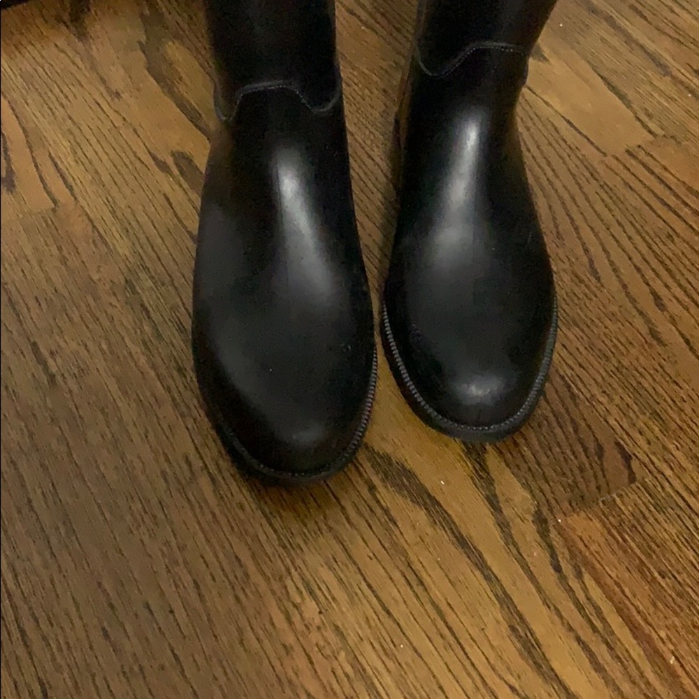 Burberry black tall rain boots - Picture 2 of 5